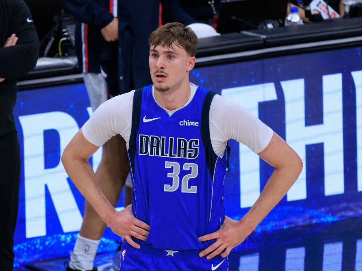NBA三四月红黑榜 东契奇率湖人狂飙 特纳转投雄鹿陷低迷