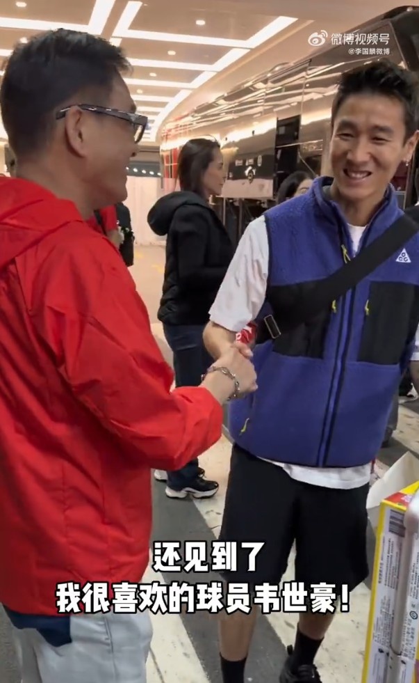 蓉城主场力克玉昆取四连胜 港星李国麟现场观战与韦世豪互动