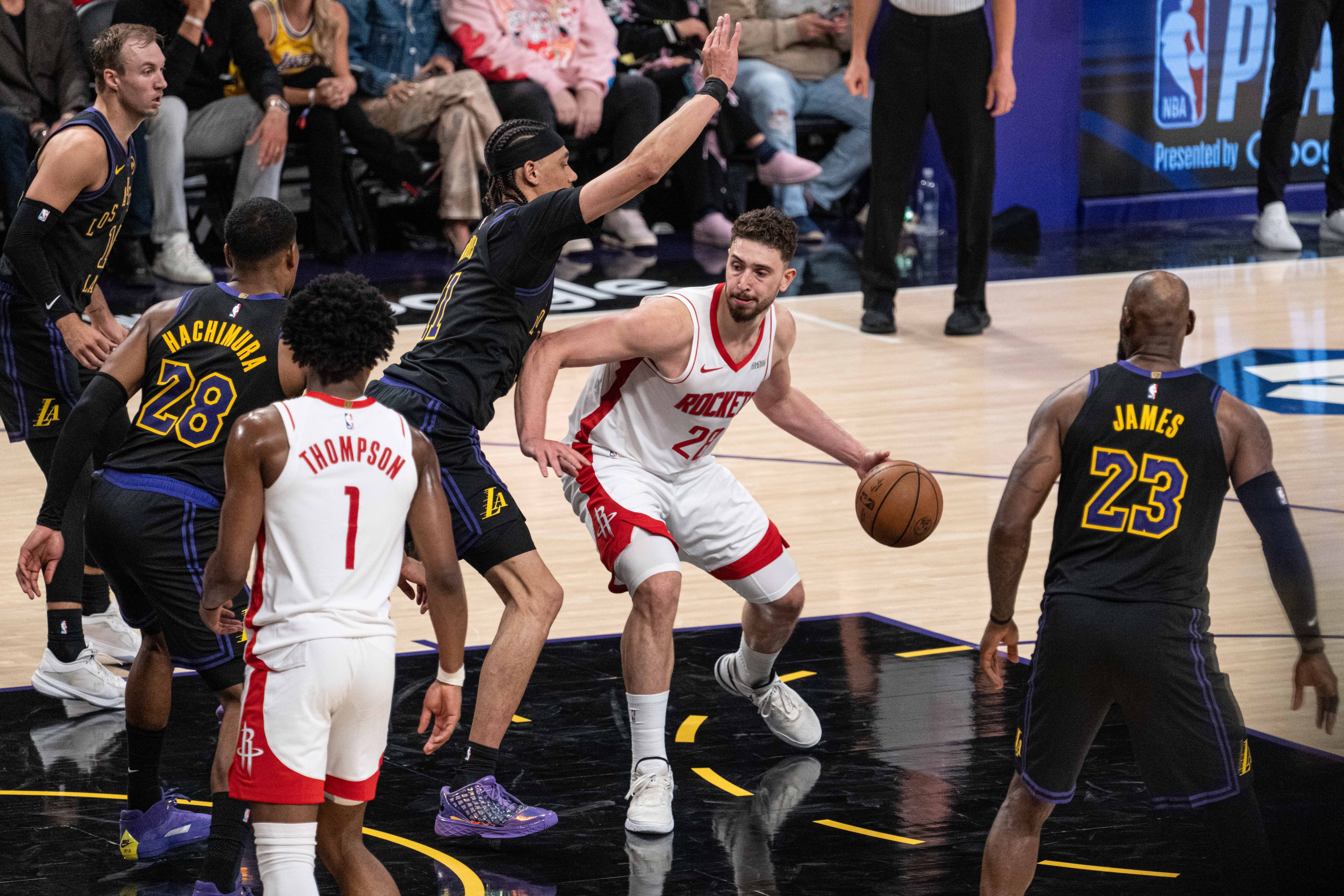 场均44.7分钟!阿门成季后赛铁人 湖人加时擒火箭3-0 场均44.7分钟!阿门成季后赛铁人 湖人加时擒火箭3-0
