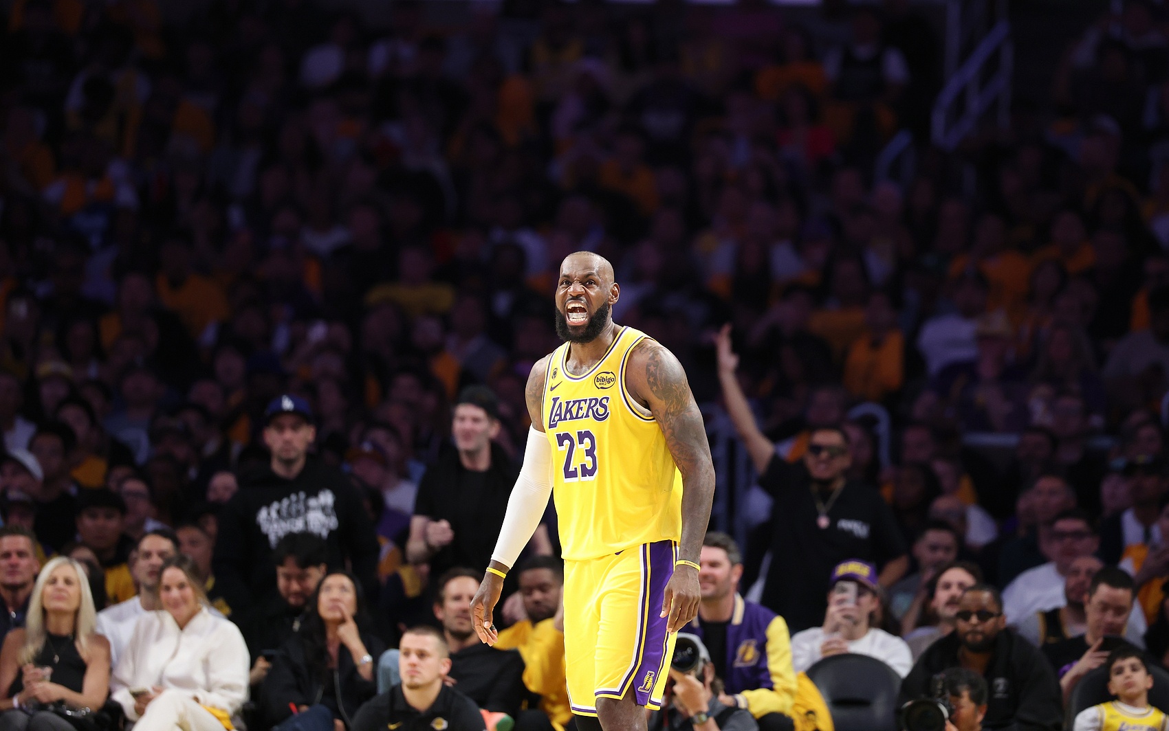 詹姆斯谈新秀期7年9000万合同：那合同低估了我