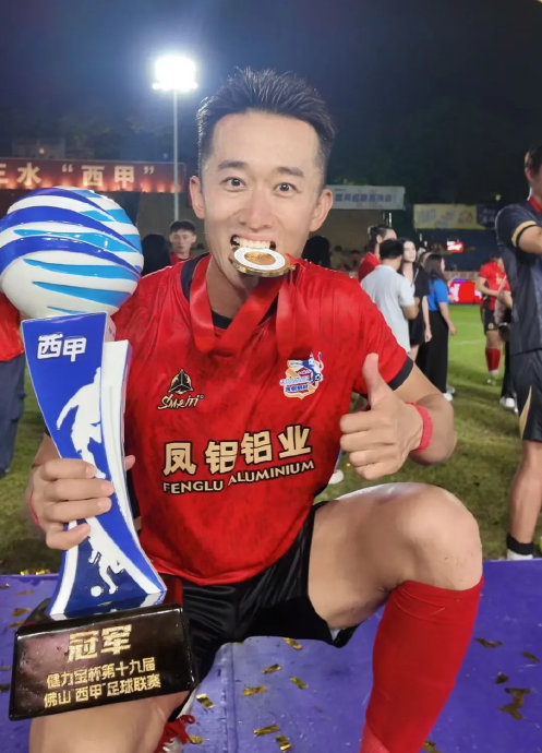 对话许小龙：36岁退役球员腹肌仍在 李铁业务能力确实强但出事想不到