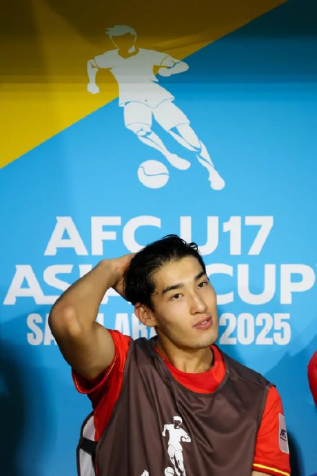 17岁布尼亚明跳五级入选U22：父亲电话叮嘱把握机会，目标欧洲留洋