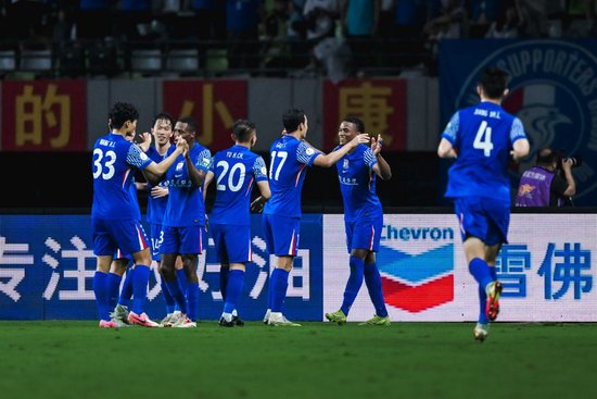 18岁双星处子球，申花客场3-1梅州紧追蓉城