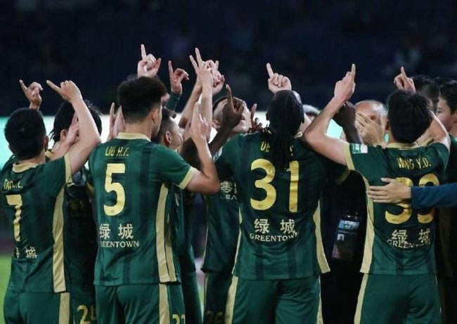 18岁王钰栋世界波双手指天悼亡友 浙江2-1止4轮不胜
