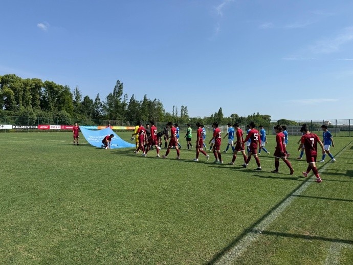 海港U17队2:1麓山国际实验学校 杨思致远助攻穆海麦提首开记录