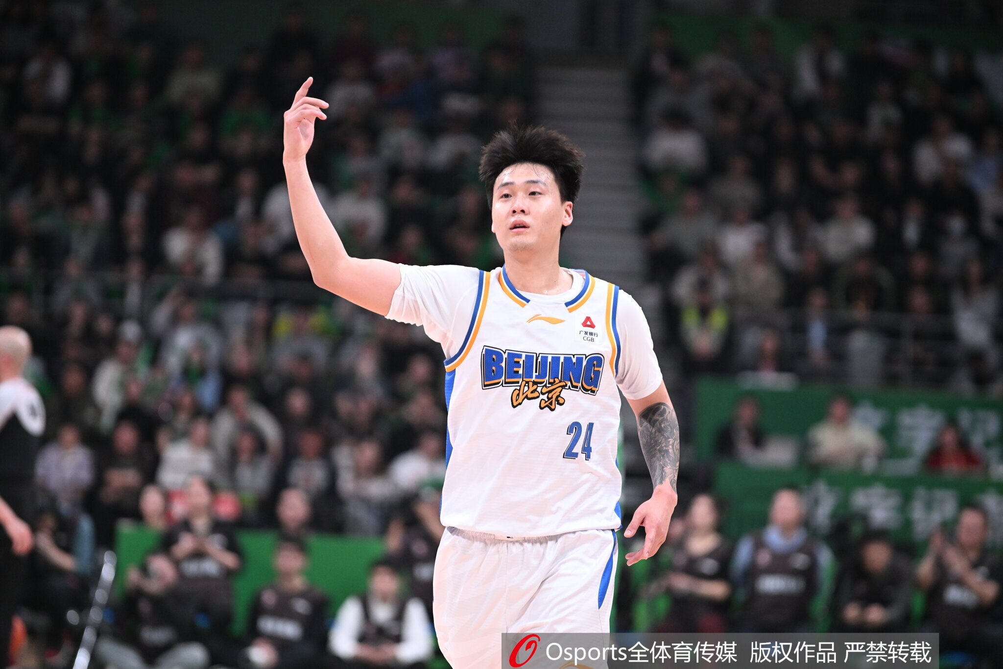 北京禁区外10中9+三分28中14 扳平上海 赵睿曾凡博状态回升 北京禁区外10中9+三分28中14 扳平上海 赵睿曾凡博状态回升